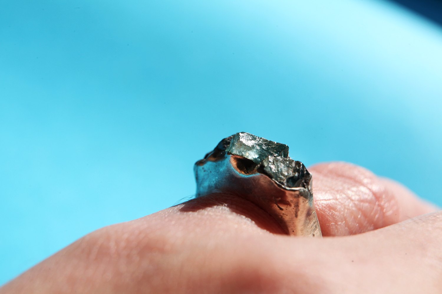 Серебряное кольцо с тремя апатитами