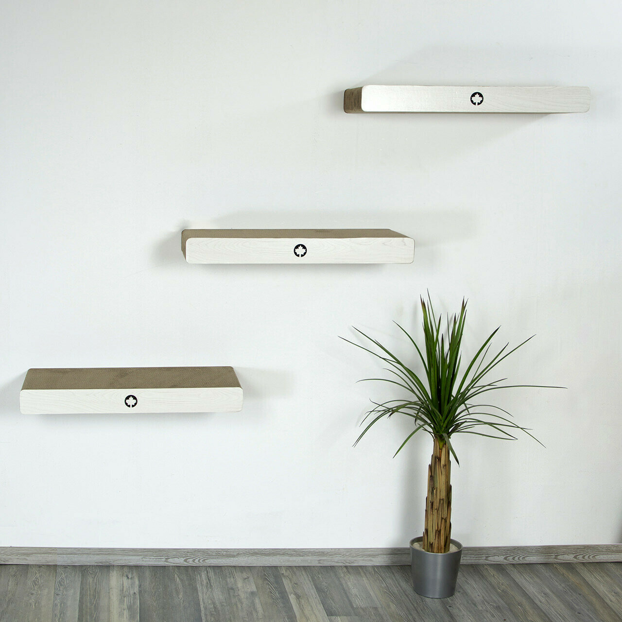 Catwalk 3er Kratzbretter-Set mit verdeckter Wandbefestigung CLOUD · hellgrau · ca. 70 x 30 x 8 cm