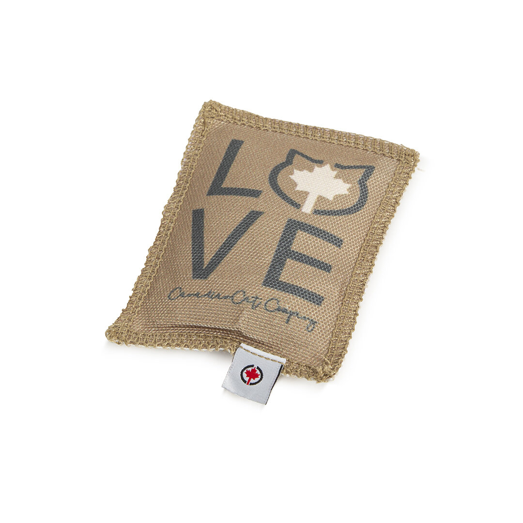 Katzenkissen LOVE · braun-dunkelgrau · 5g Baldrian