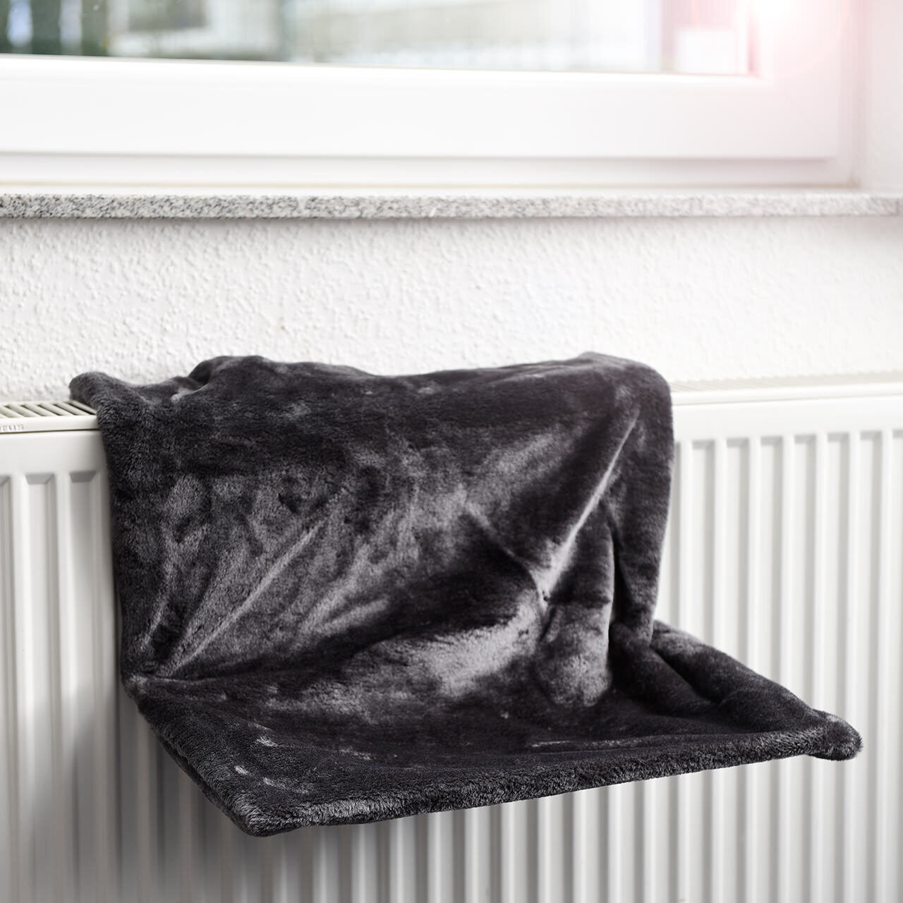 Liegemulde für Katzen · schwarz ca. 45x26x31cm · Heizungs-Liege