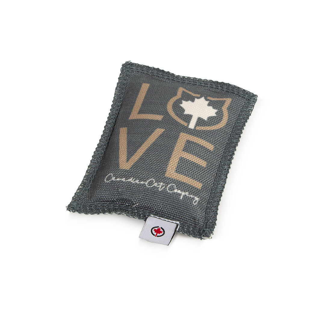 Katzenkissen LOVE · dunkelgrau-braun · 5g Baldrian