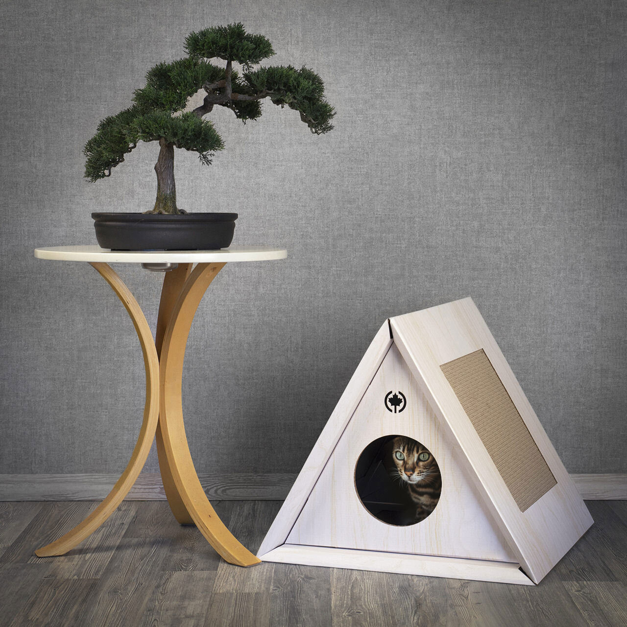 Kratzmöbel Triangle House · weiss · Höhle für Katzen