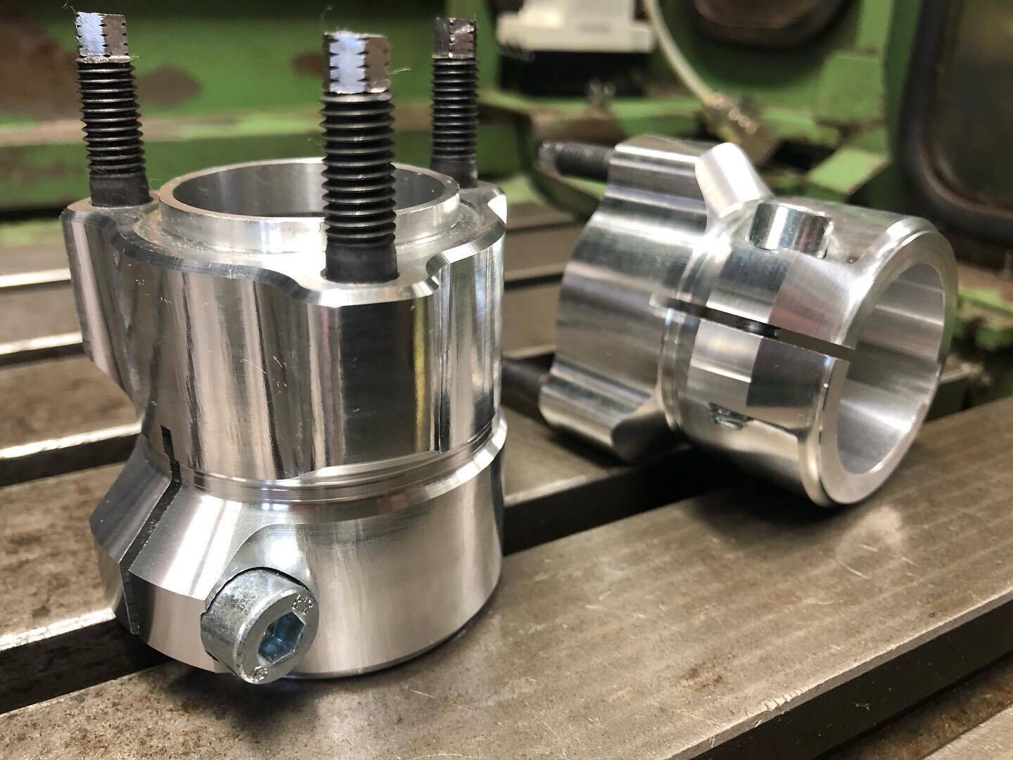 Front hub for racing karts