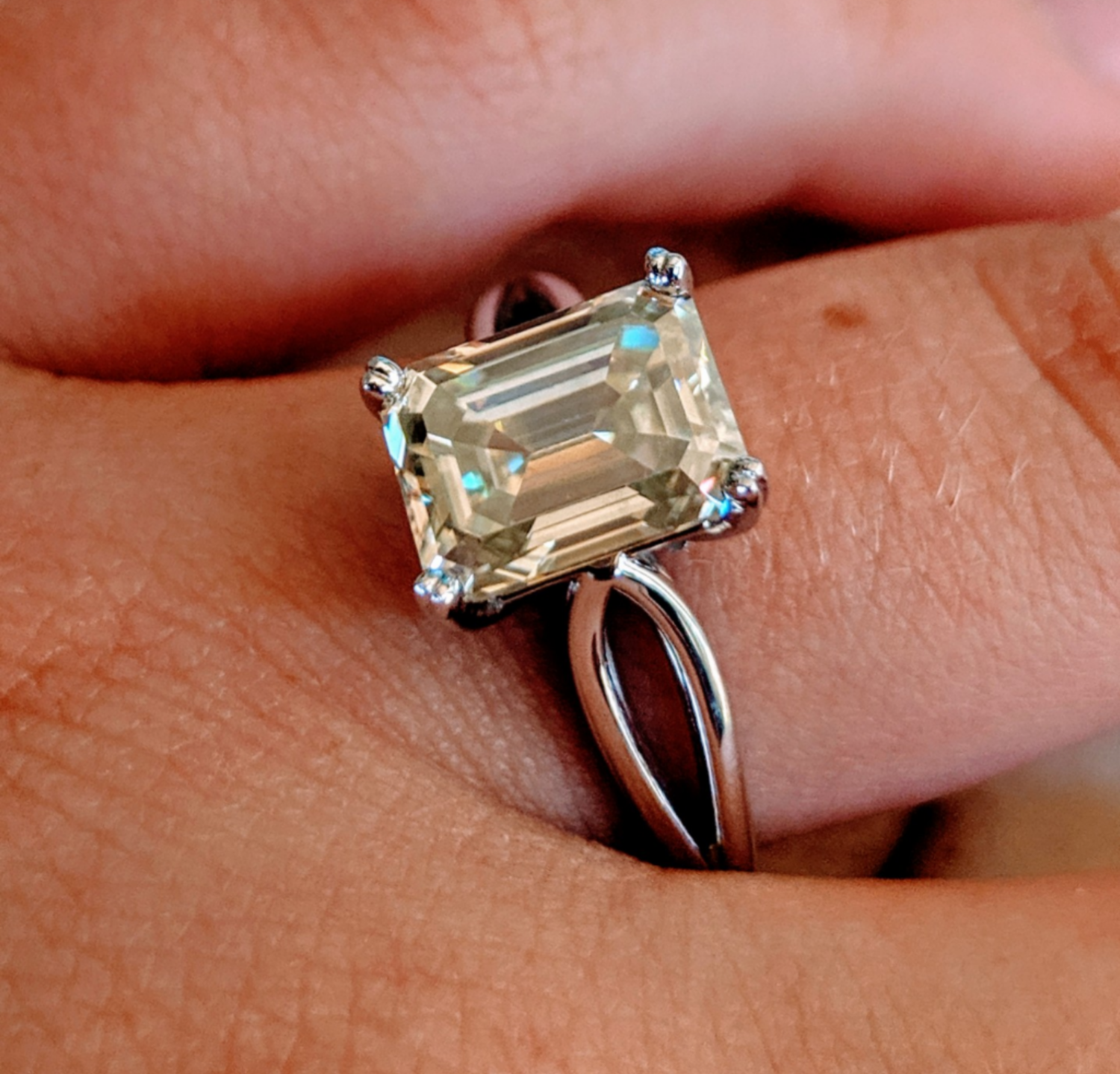 2.5 ct (9x7 mm) Emerald Cut Moissanite in White Gold