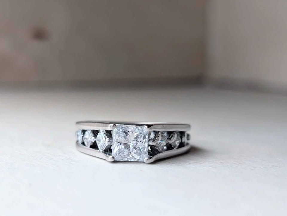 1 carat E, VVS2 Princess Cut Diamond Engagement Ring in 14k White Gold Sz 5.5