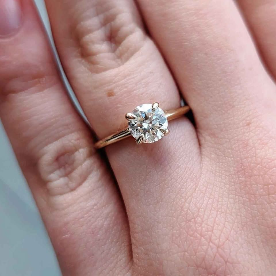 1.12 E, SI2 Round Diamond in 14k Yellow Gold Solitaire Sz 6