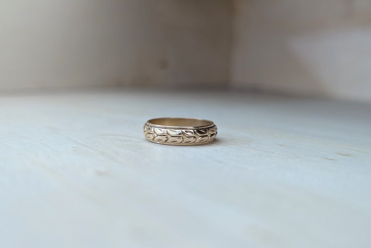 Authentic Vintage Hand Engraved Leaf Design 14k Yellow Gold Band Size 7