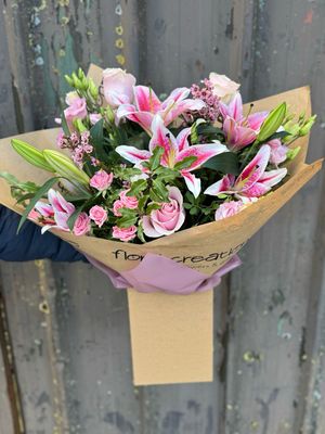 Pink Rose & Lily Hand-Tie 