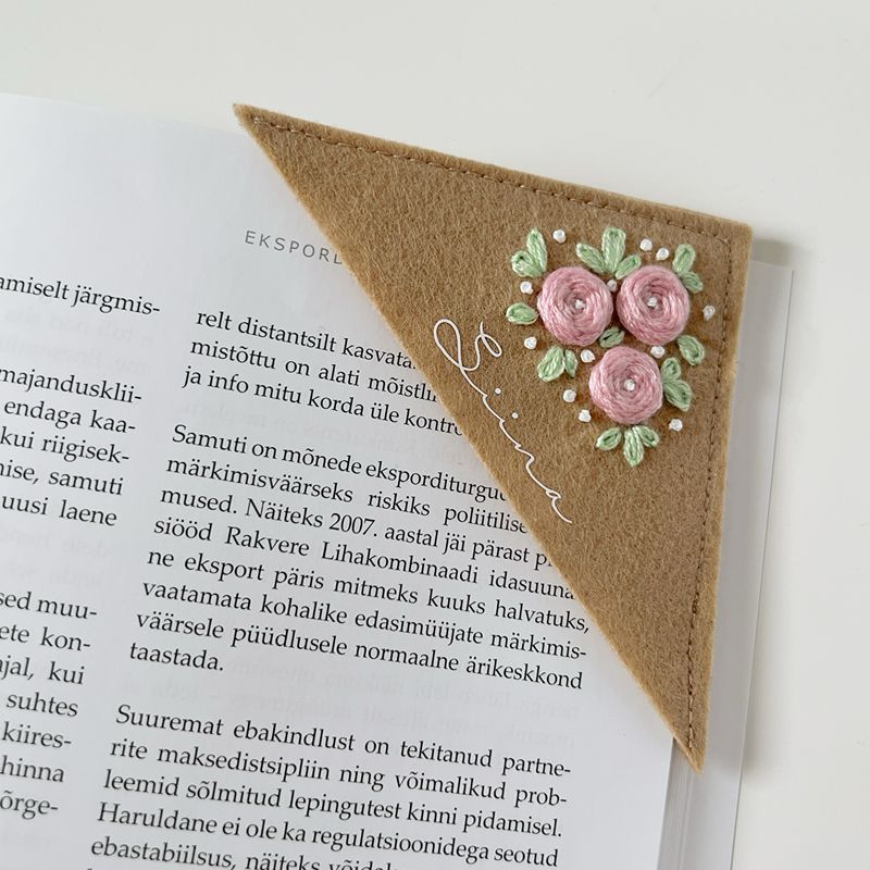 Käsitsi tikitud nimeline järjehoidja