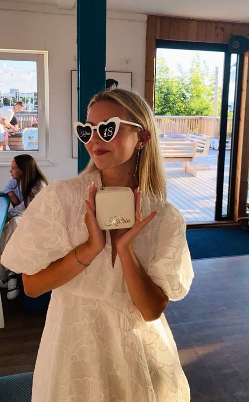 Bella Disaini kingikomplekt ehtekarp ja päikeseprillid, ehtelaegas, nimeline ehtekarp, personaliseeritud ehtekarp, kingitus, kingiidee