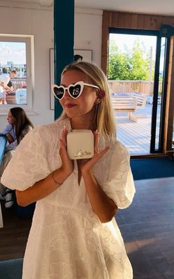 Bella Disaini kingikomplekt ehtekarp ja päikeseprillid, ehtelaegas, nimeline ehtekarp, personaliseeritud ehtekarp, kingitus, kingiidee