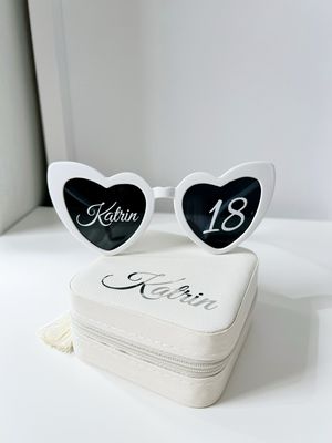Bella Disaini kingikomplekt ehtekarp ja päikeseprillid, ehtelaegas, nimeline ehtekarp, personaliseeritud ehtekarp, kingitus, kingiidee, kingitus tüdrukutele, kingitus lastele, kingitus neidudele, ehtekarp tüdrukutele, laste ehtekarp.