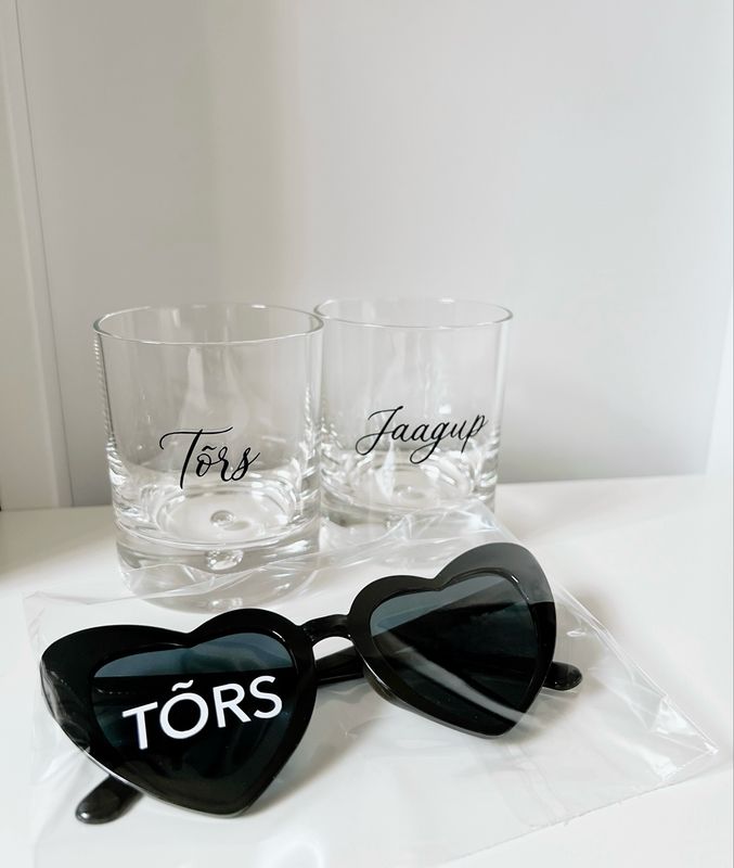 Klassikaline personaliseeritud viskiklaas - elegantne kingitus sõbrale, isale, vanaisale või igaks eriliseks viskihetkeks.