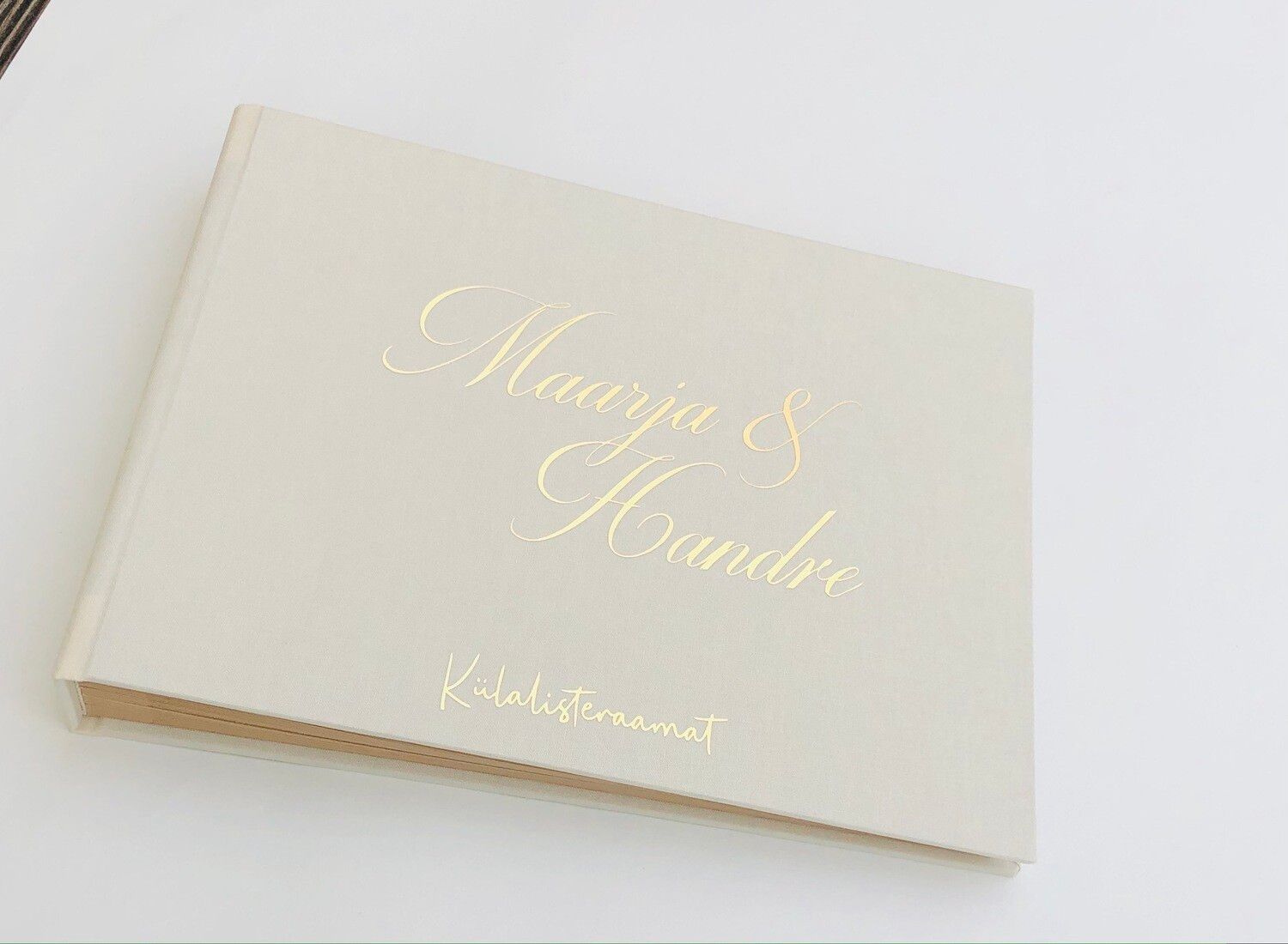 Külalisteraamat pulmadeks Pulmade külalisteraamat eeltäidetud küsimustega - käsitööna valminud külalisteraamat