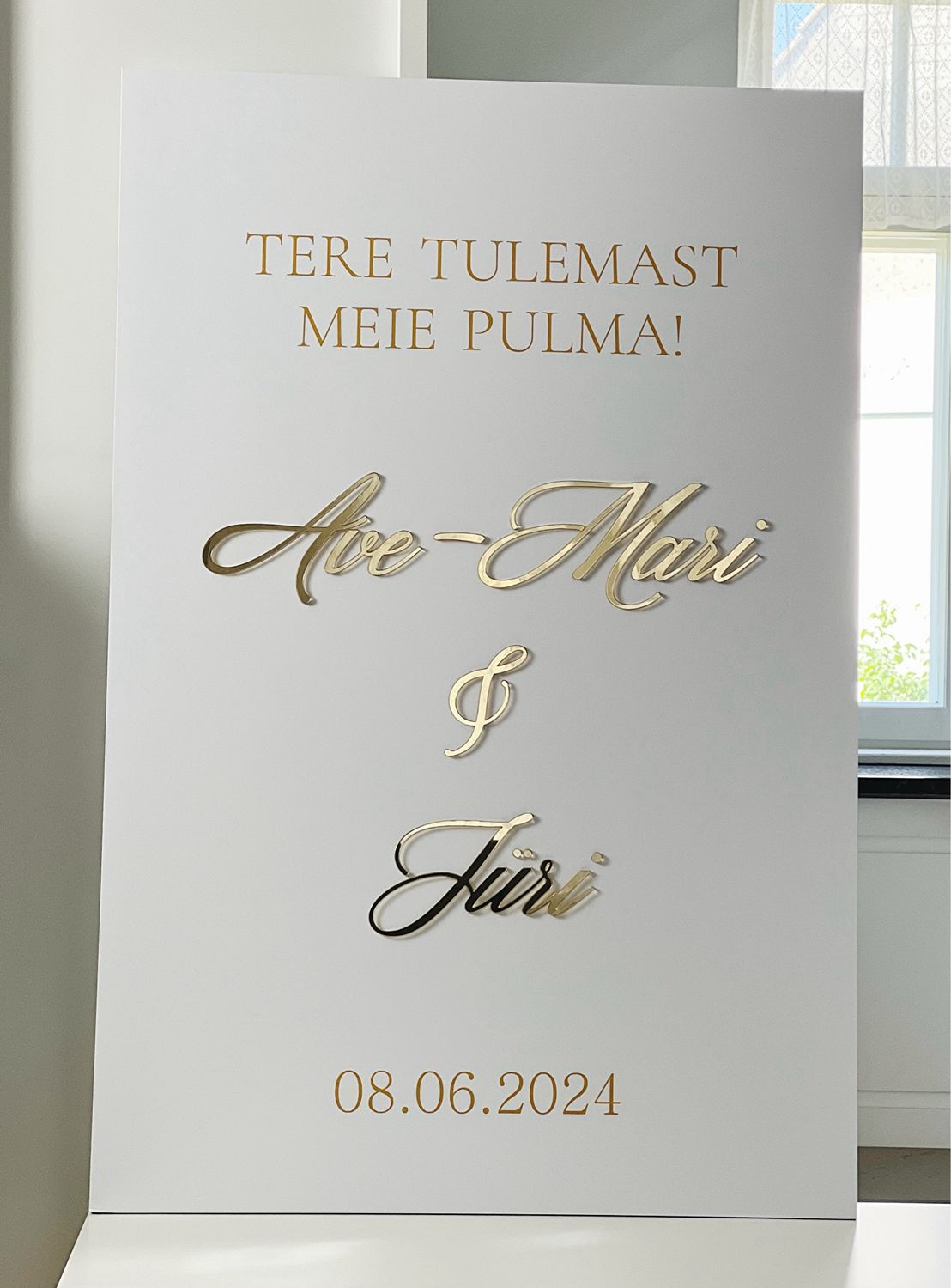 Tervitussilt pulma fotokapal, kuldsed pleksiklaasid pruutpaari nimed