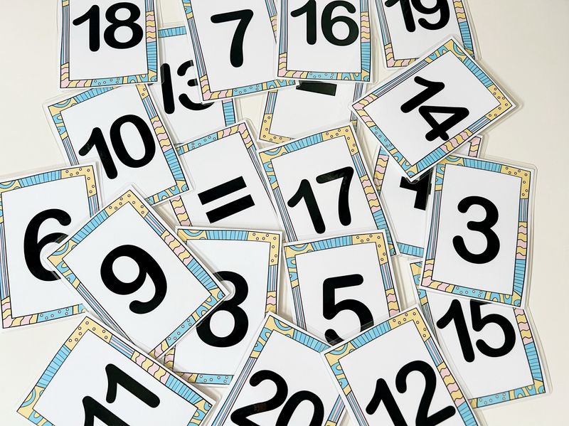 Lamineeritud numbrikaardid 0-20ni ja tehtemärgid (3 tk) +, -, =