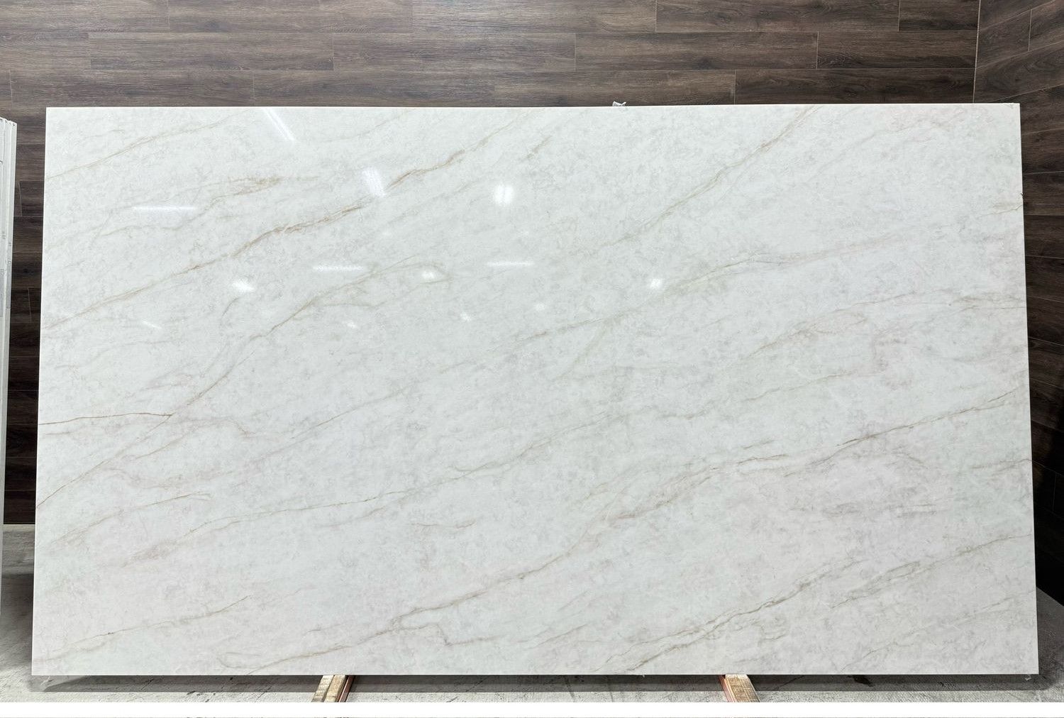 Taj Mahal Mustang Luxury Quartz Super Jumbo