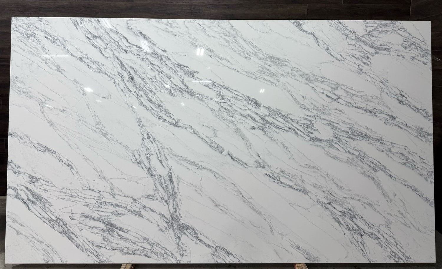 Calacatta Brady Luxury Quartz Super Jumbo