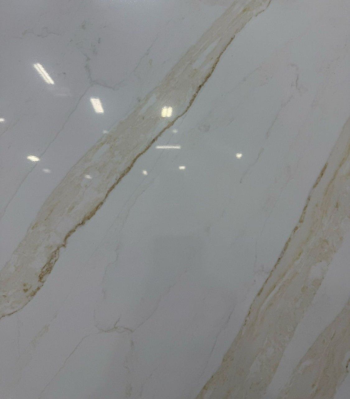Petra Gold Luxury Quartz Super Jumbo