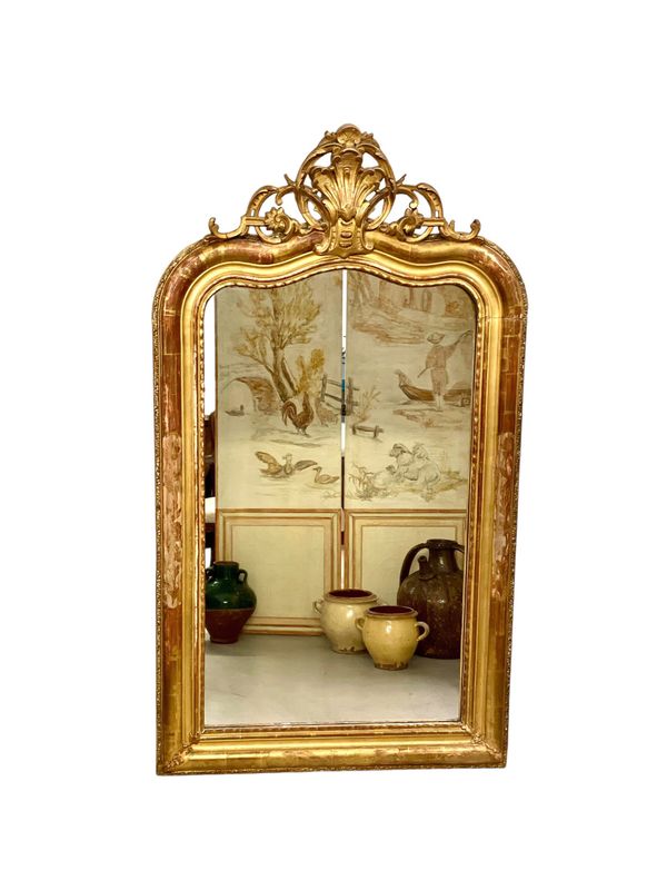 Miroir Louis Philippe en bois doré orné du XIXe siècle