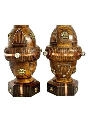 Paire de torchères d'art populaire français du XIXe siècle à têtes de lion en laiton doré