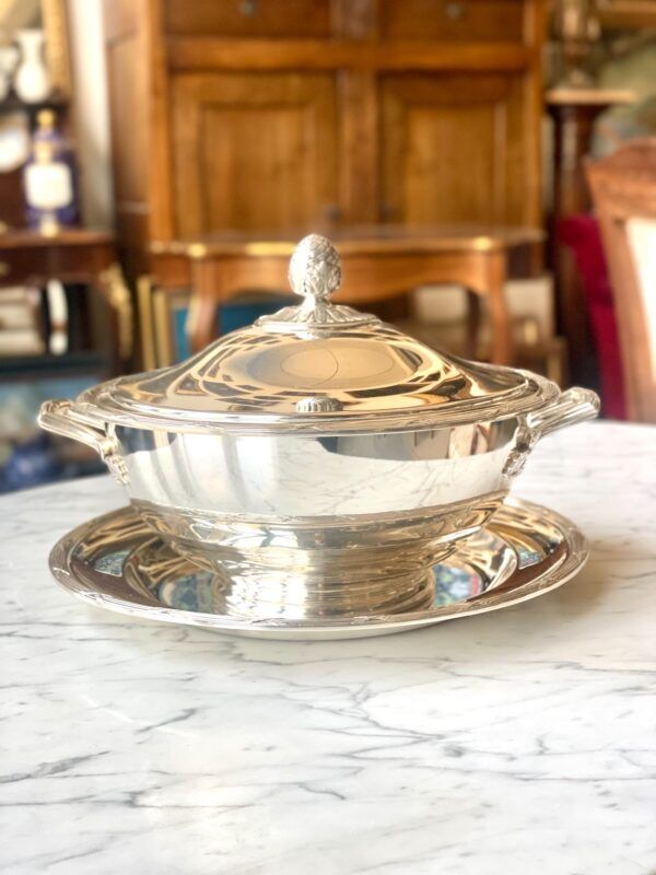 Soupière et plateau en métal argenté Christofle, vers 1900