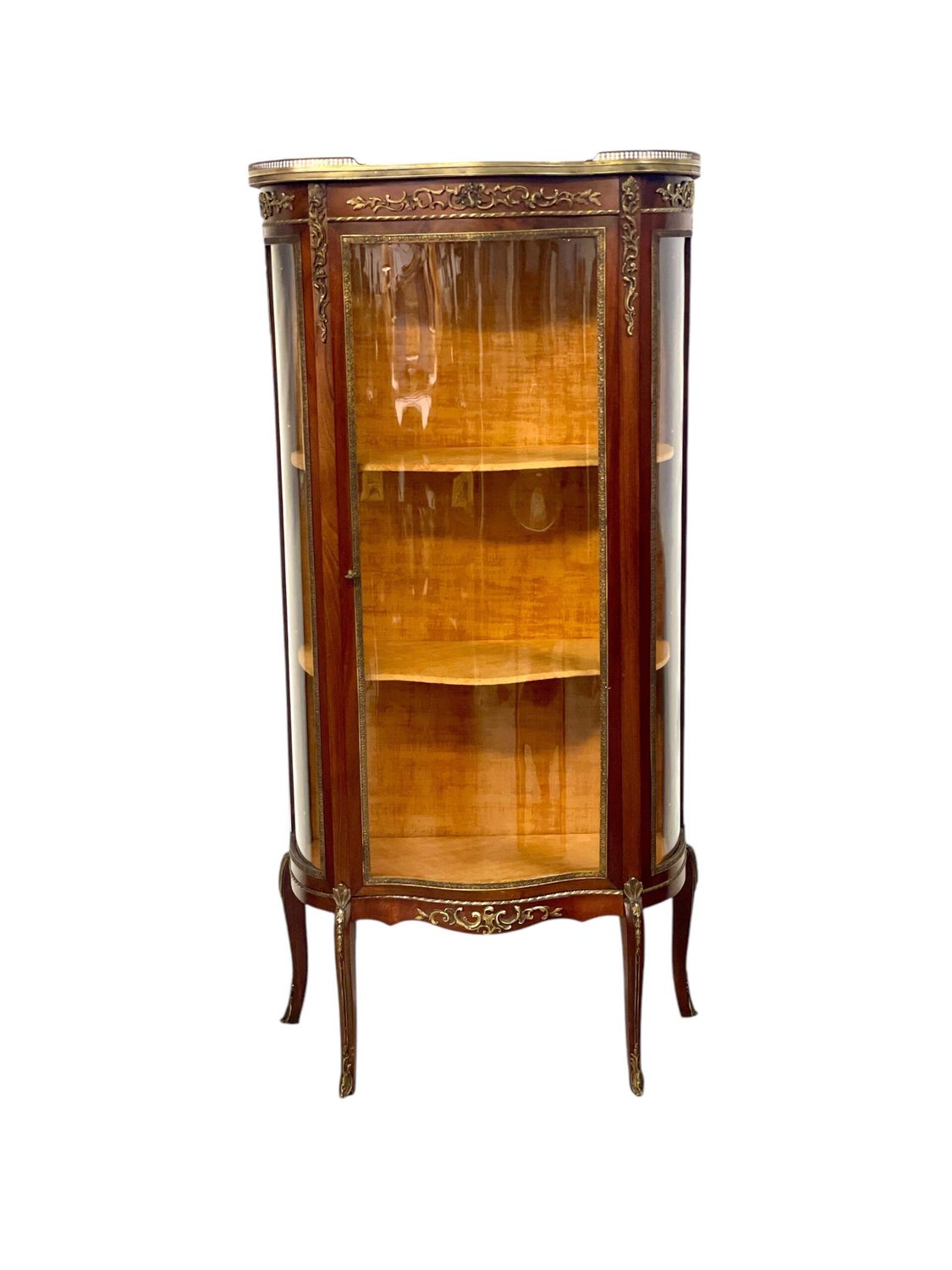 Vitrine Louis XV du XIXe siècle avec dessus en marbre et montures en bronze doré
