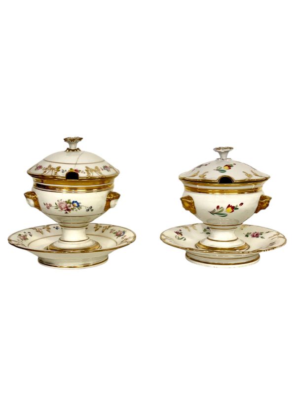 Paire de confiturier à couvercle et sous-assiettes fixes en porcelaine de Paris du XIXe siècle