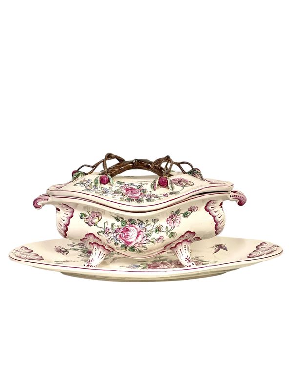Soupière en faïence du XIXe siècle avec couvercle et plat, peinte à la main
