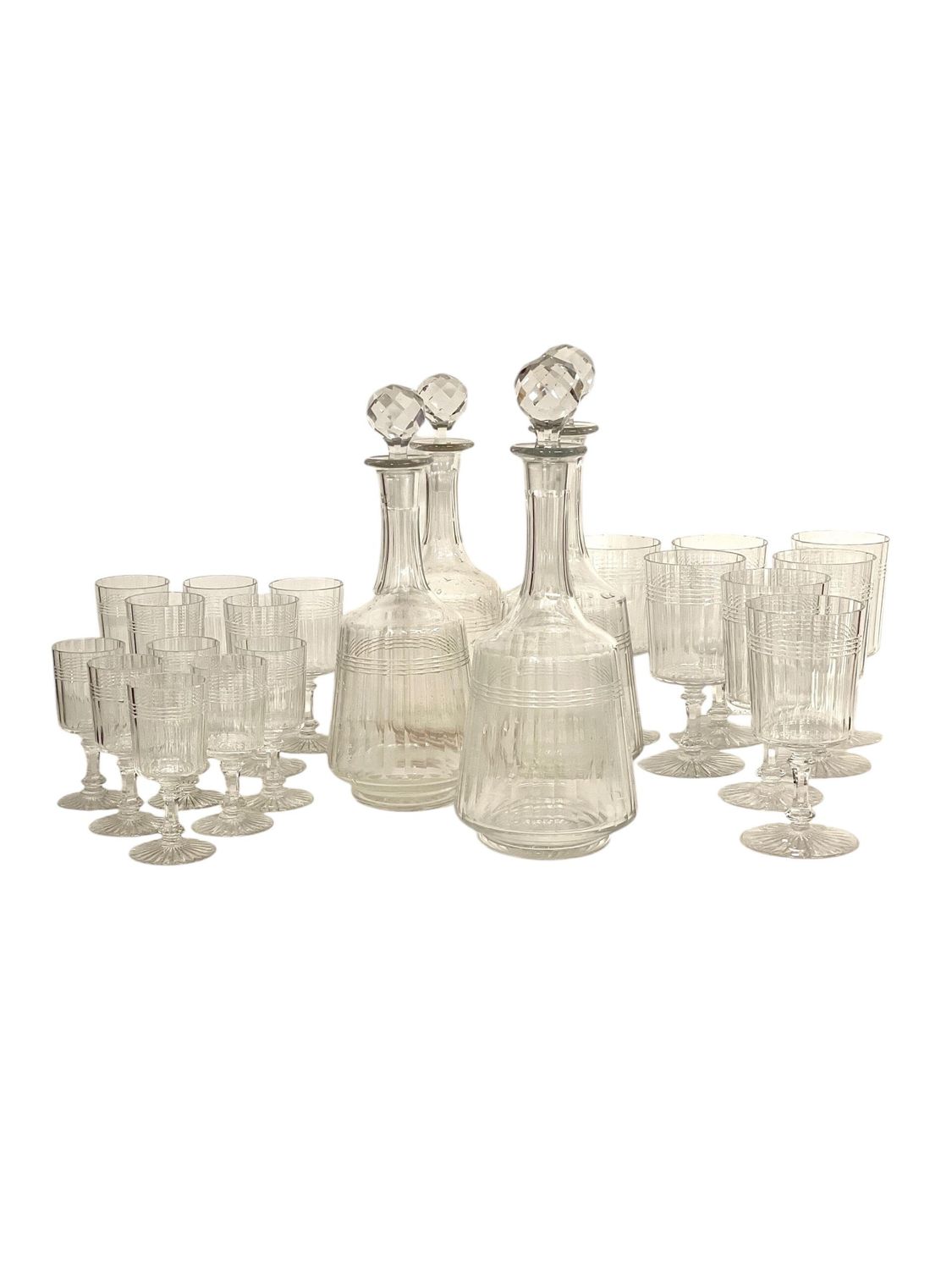 Service de 18 verres et 4 carafes en cristal français, XIXe siècle
