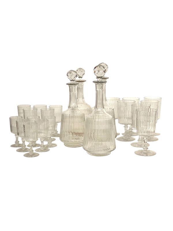Service de 18 verres et 4 carafes en cristal français, XIXe siècle