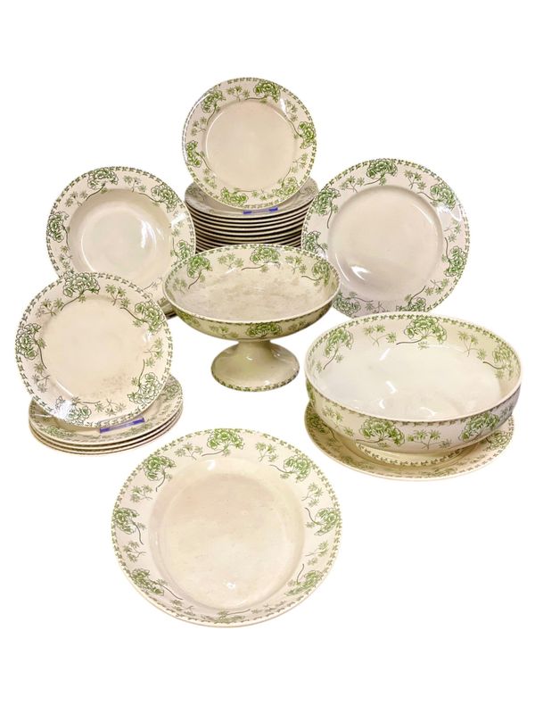 Service de table ancien français à motif floral vert Palmyre de Sarreguemines – 26 pièces