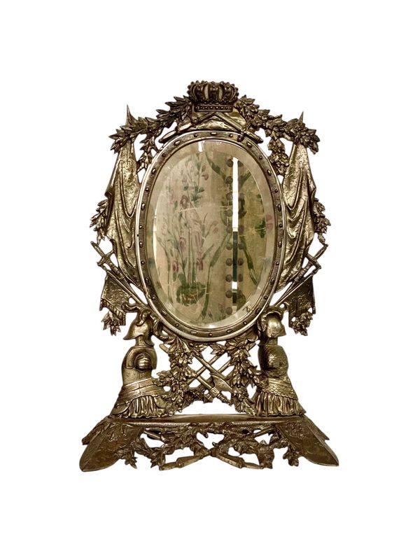 Miroir de table en fonte et fer doré du XIXe siècle à motifs héraldiques et chevaliers