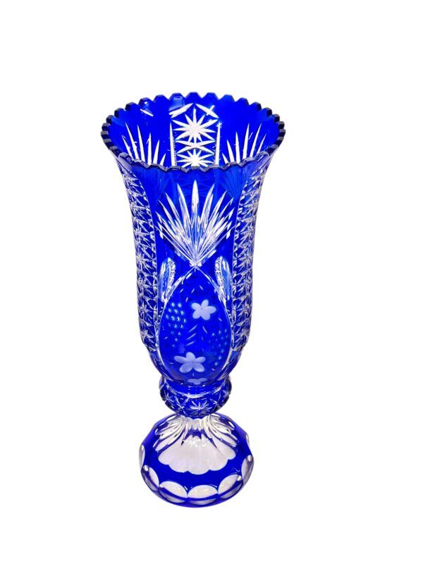 Grand vase en cristal bleu superposé avec décoration florale et étoilée