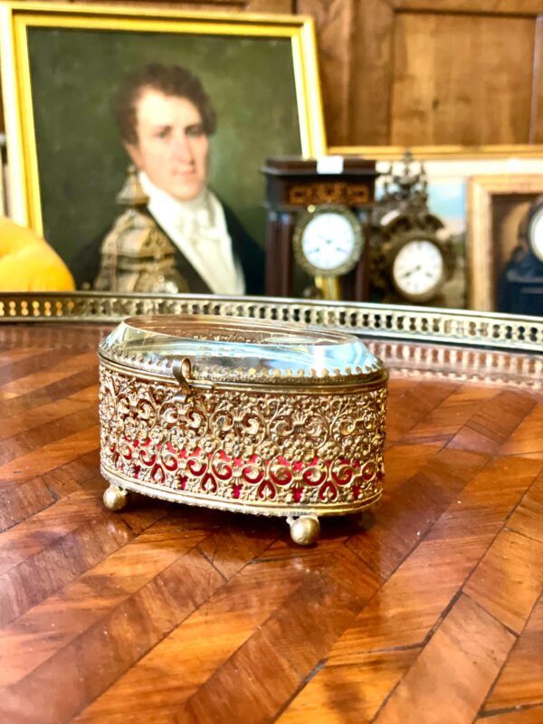Boîte à bijoux en bronze doré et verre biseauté, XIXe siècle