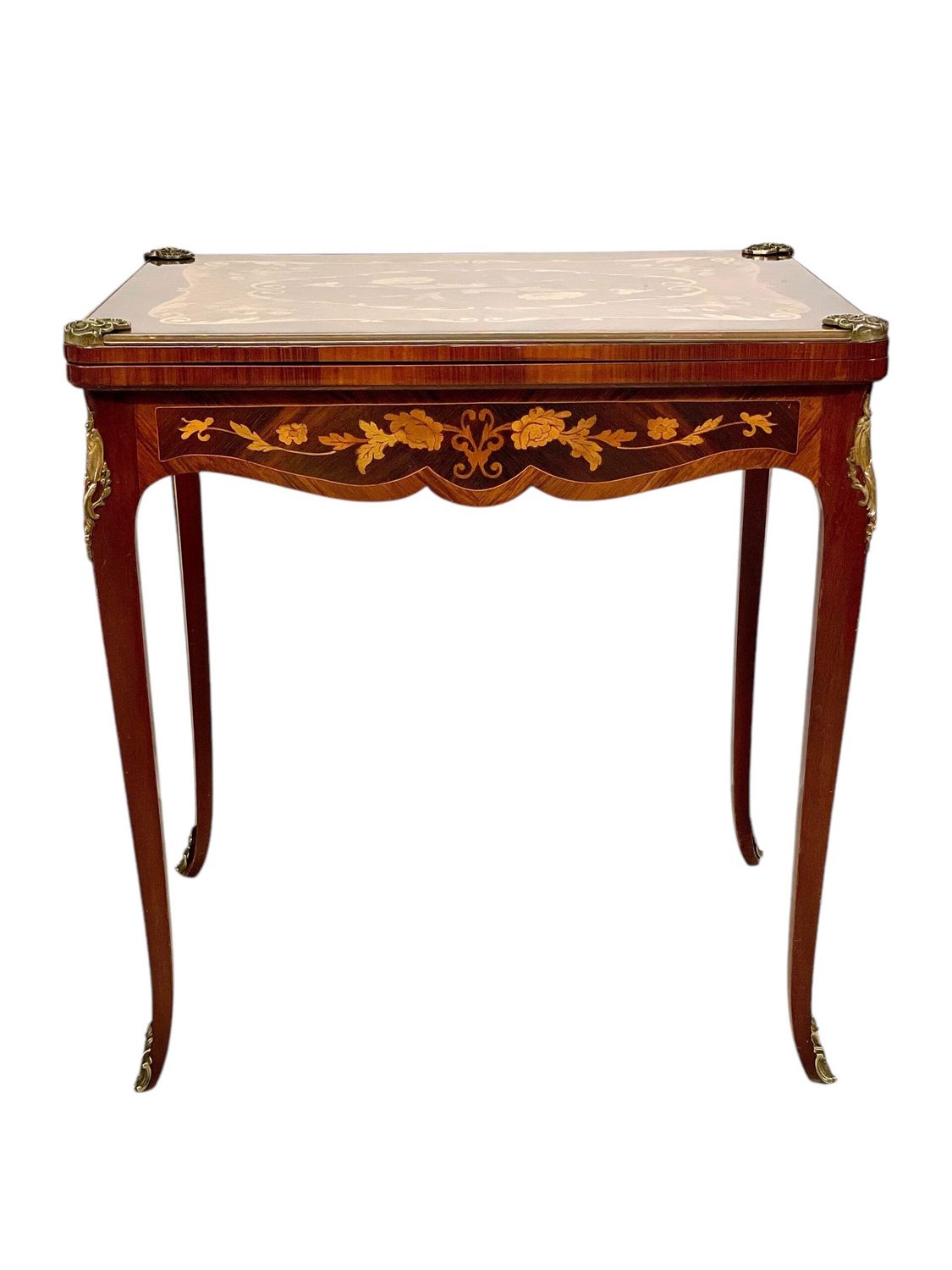 Table à jeux du XIXe siècle avec marqueterie