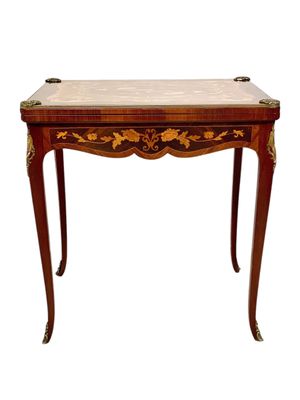Table à jeux du XIXe siècle avec marqueterie