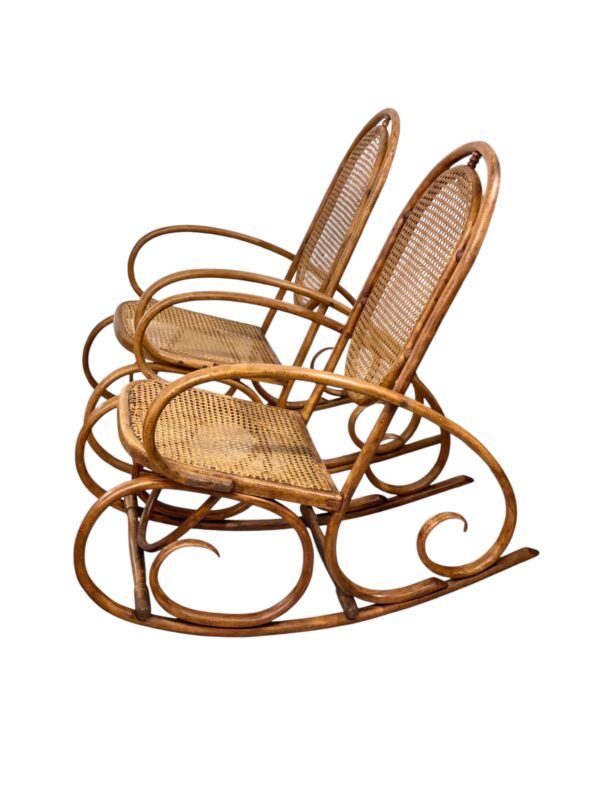 Rare paire de chaises à bascule en hêtre et rotin du XIXe siècle