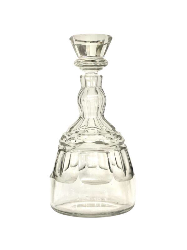 Élégante carafe en cristal de Baccarat avec bouchon