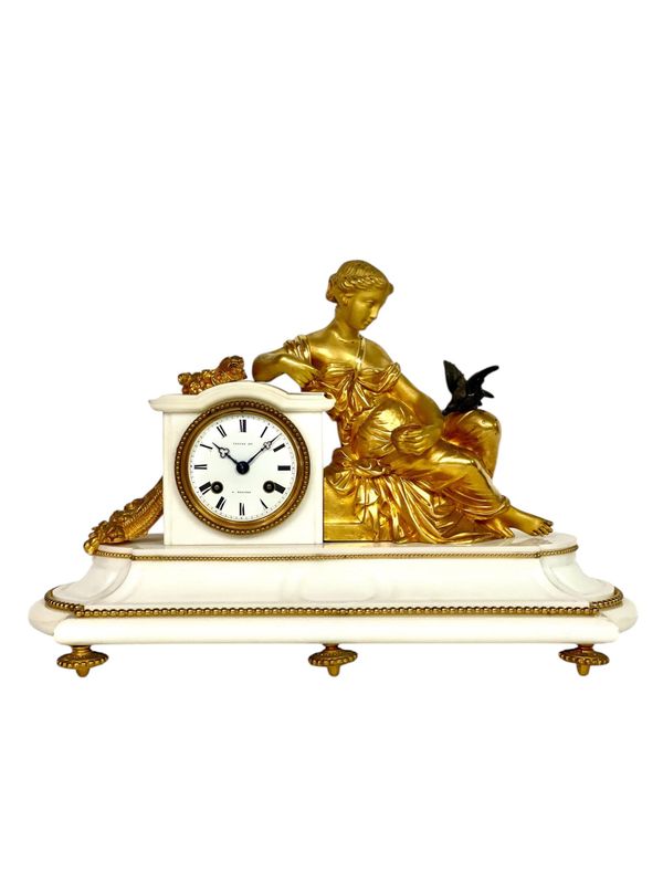Sculpture en bronze doré et horloge de cheminée en marbre du XIXe siècle