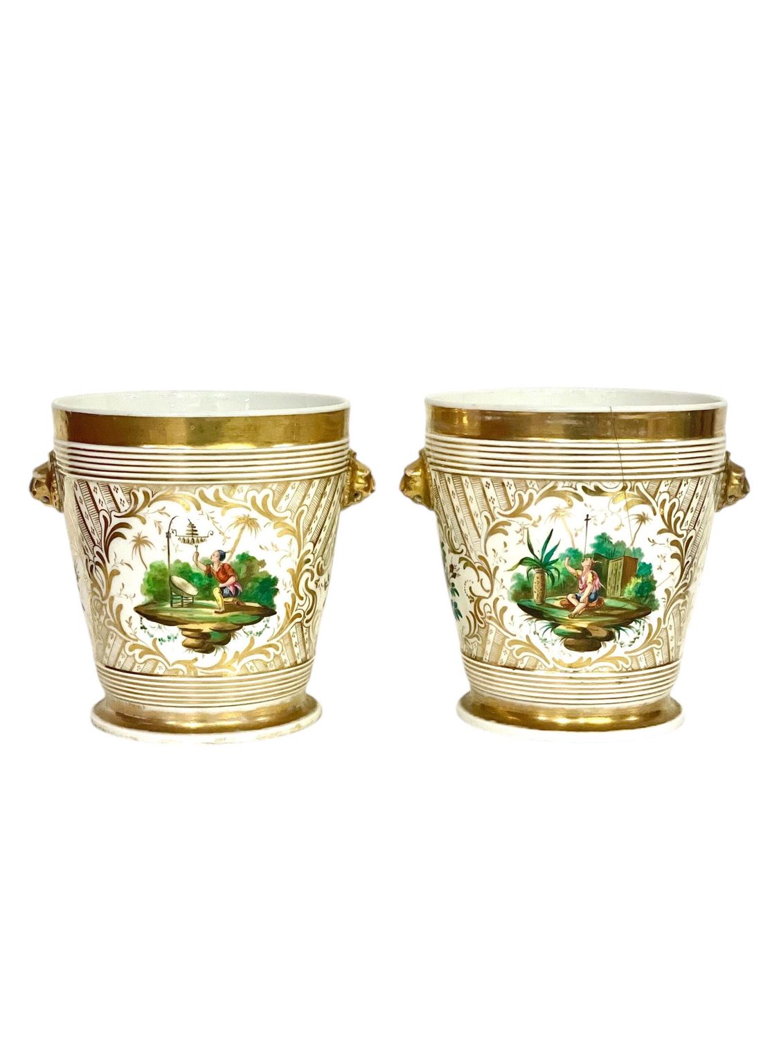 Paire de cache-pots en porcelaine de Paris du XIXe siècle