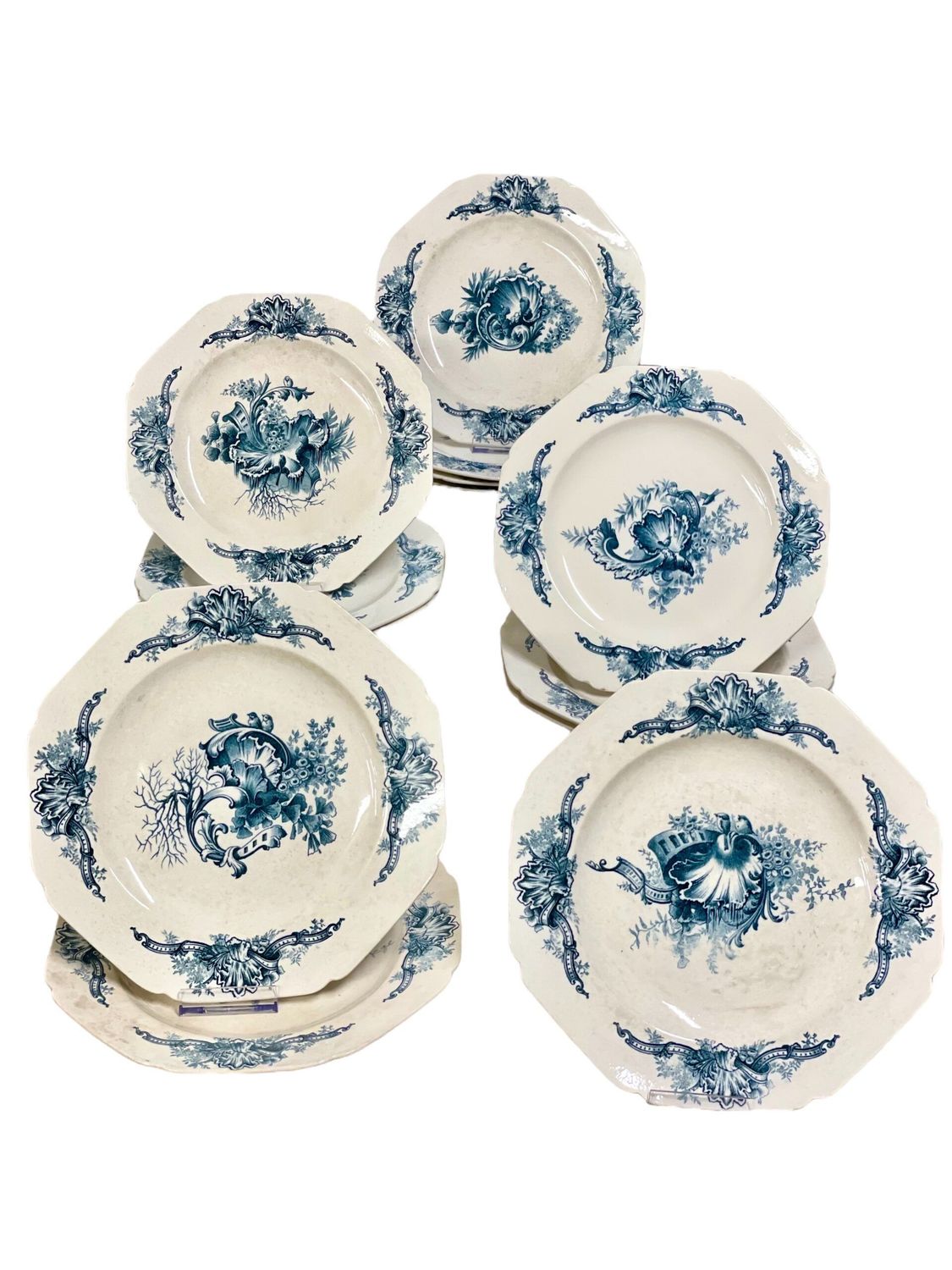 Ensemble de 12 assiettes plates en grès bleu et blanc par Hautin Boulenger & Cie