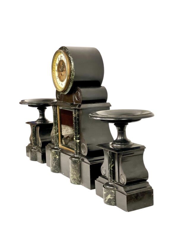 Grande garniture d'horloge en marbre noir et vert français du XIXe siècle