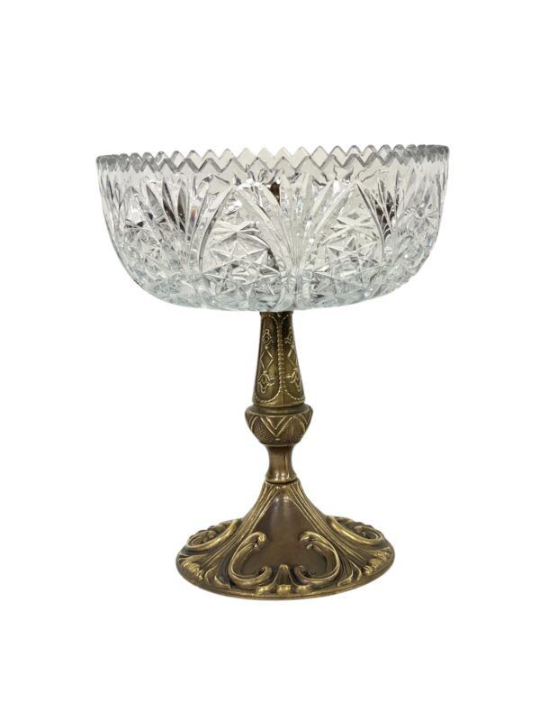 Coupe en cristal du XXe siècle sur un piédestal en laiton doré