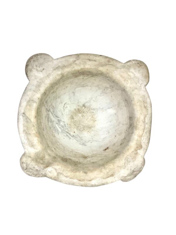 Grand mortier en marbre blanc du XVIIIe siècle