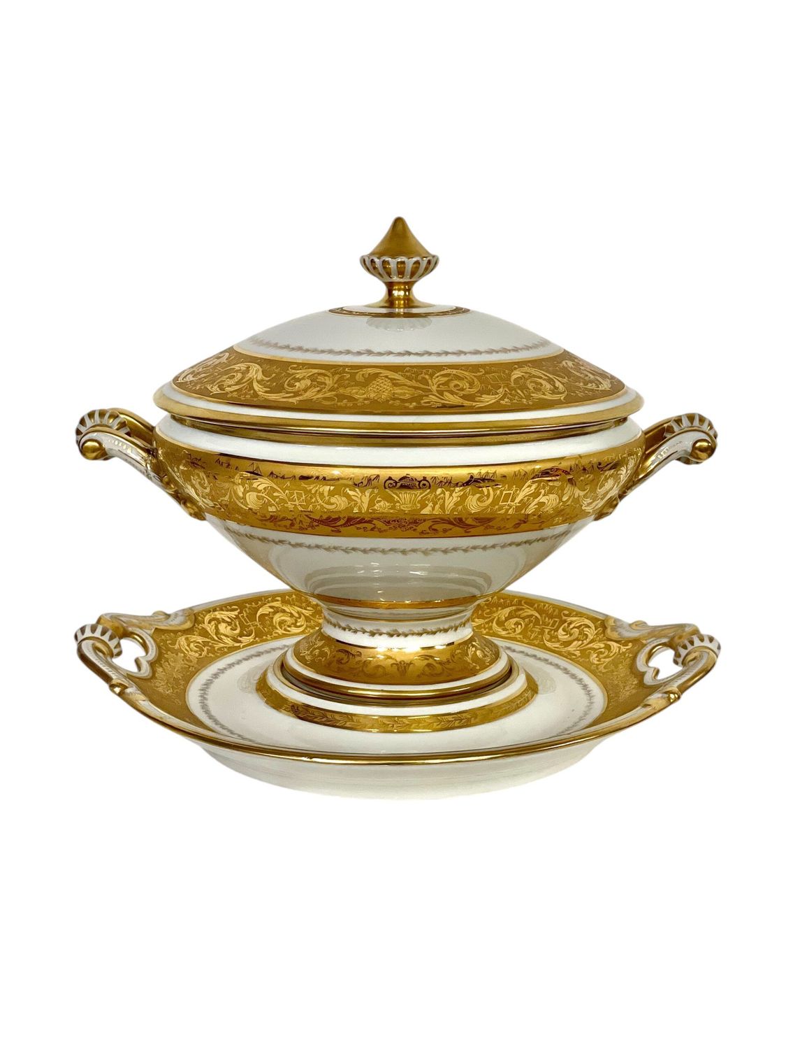 Grande soupière et plat en porcelaine dorée par Camille Le Tallec