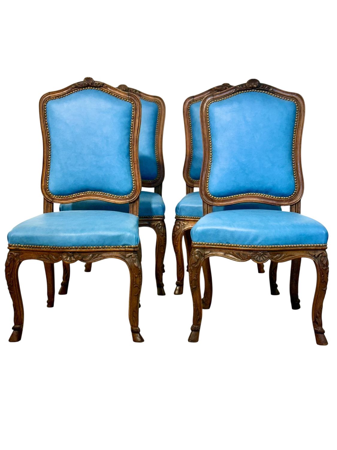 Ensemble de quatre chaises Louis XV françaises du XIXe siècle en noyer avec cuir bleu ciel