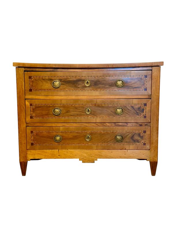 Commode française d'époque Louis XVI en marqueterie de bois fruitier et de noyer, XVIIIe siècle