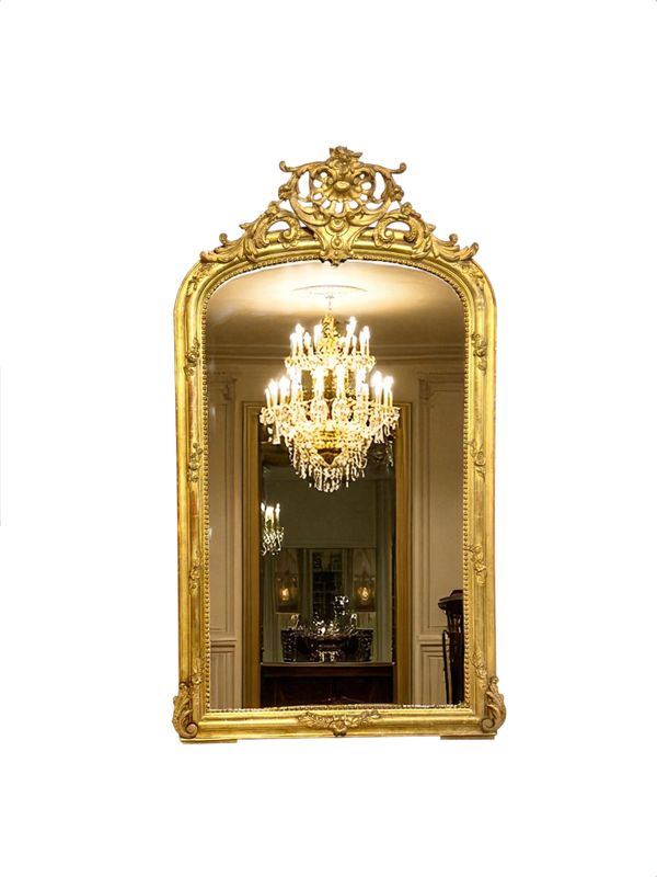 Miroir français en bois doré richement orné du XIXe siècle