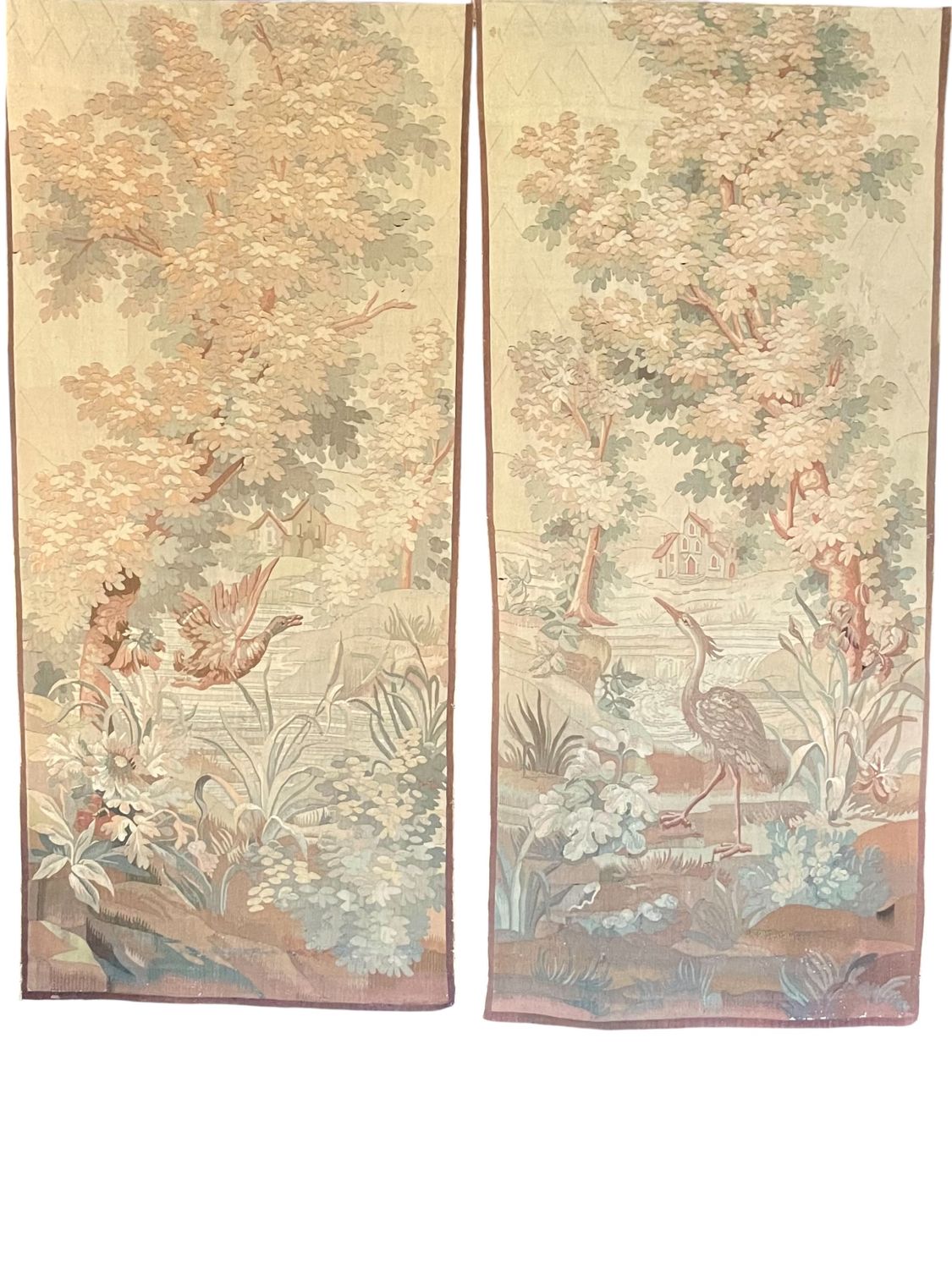 Paire de grandes tapisseries d'Aubusson "Verdure" du XIXe siècle avec héron et canard